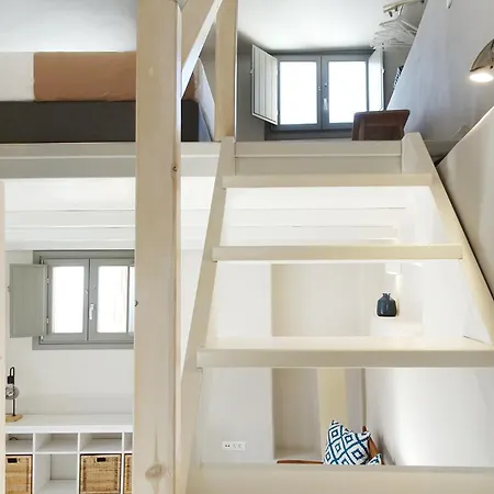 Cycladic House In Finikia * Oia (Santorini)