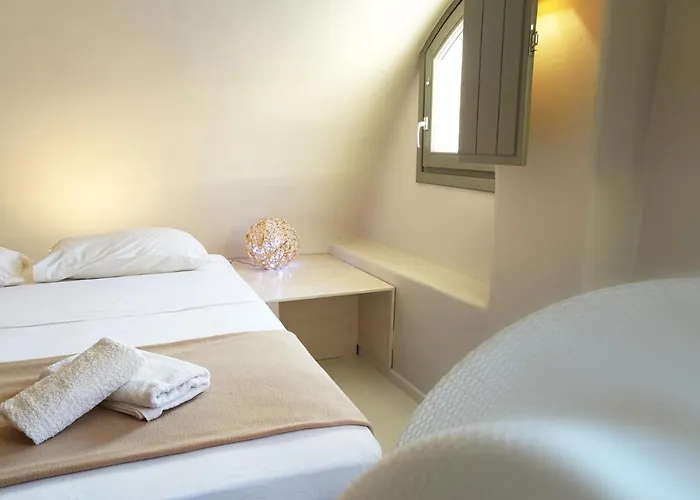 Cycladic House In Finikia Oia (Santorini)